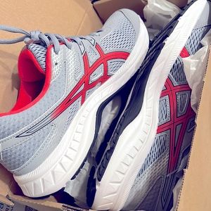 Brand new ASICS tennis shoes